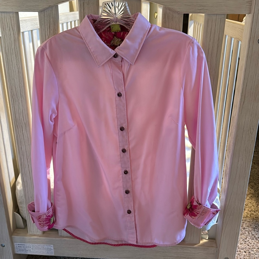 Robert Graham pink button up size smalll